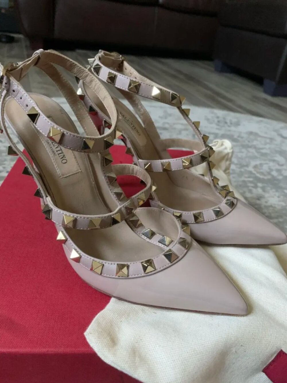 AUTHENTIC Valentino Garavani Rockstud Patent Leather Heels Poudre/Blush